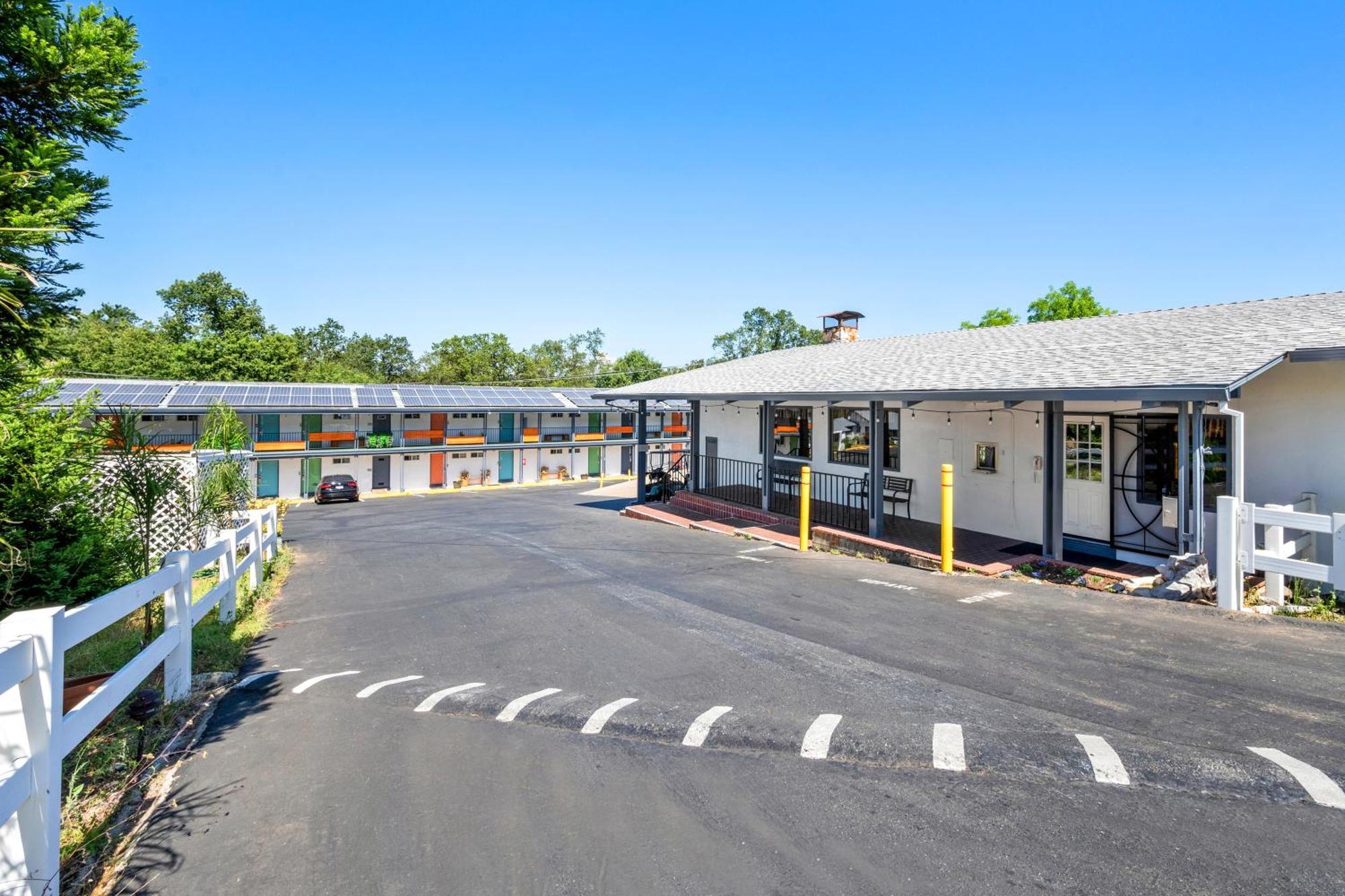 Quality Inn & Suites Jackson Exterior photo